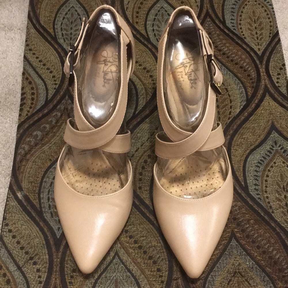 Lifestride, FLEX soft system, size 8, worn twice in a pageant, like new, wo box